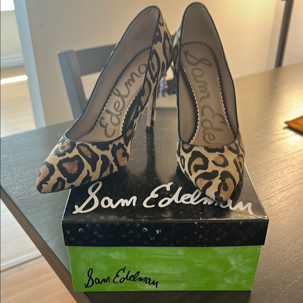 Leopard Print High Heel Pumps with Bold Design
